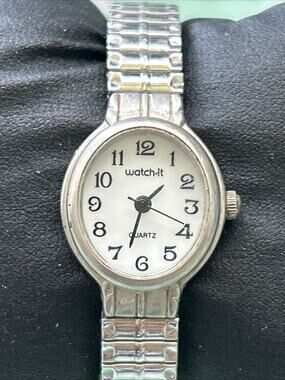 Watch-It Silver Tone Stretch Band Women’s Quartz Watch